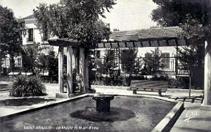 Saint-Arnaud -Mairie et Jet d'eau